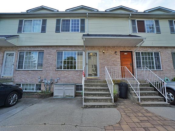 2nd image of 132 Pelican Cir