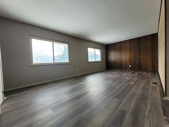 3rd image of 1205 Beaumont Dr