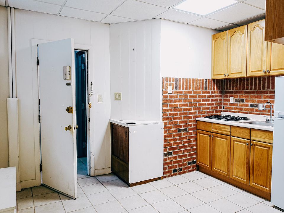 2nd image of 15 Tileston St APT 1