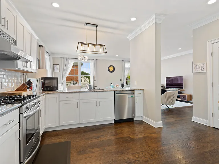 91 W Broad St #13 — Photo 11