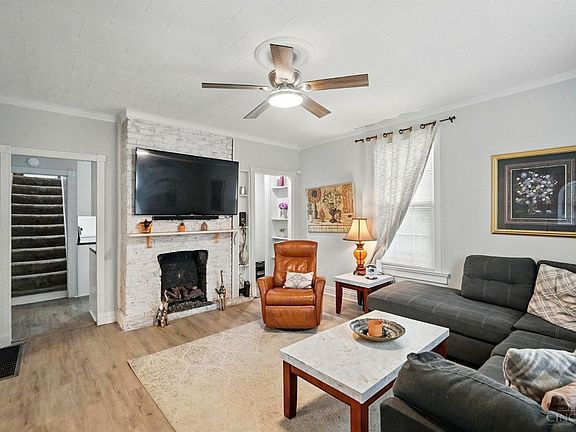 5th image of 635 Cloverdale Ave