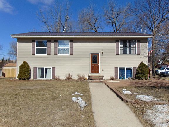 3rd image of 921 7th Ave E