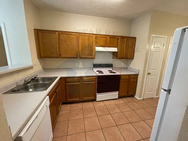5006 Rockdale Dr — Photo 5