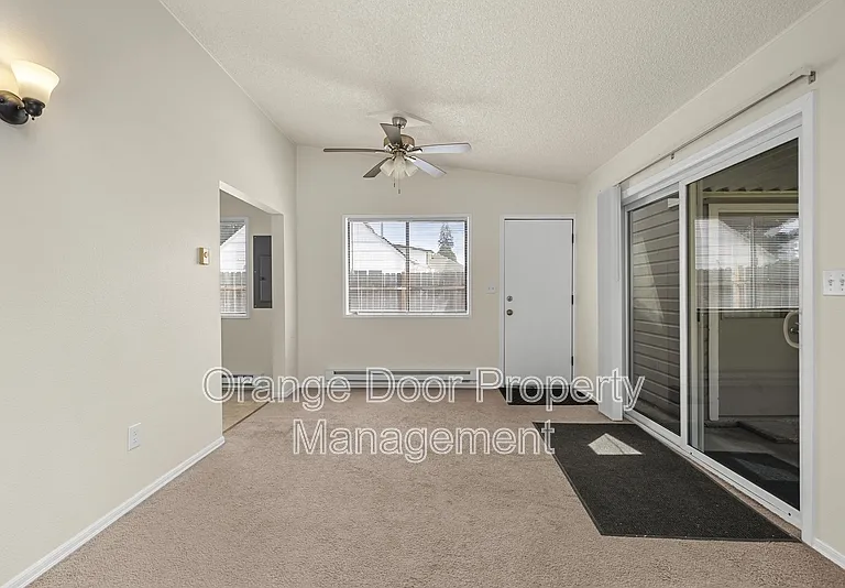 834 S 72nd St — Photo 14