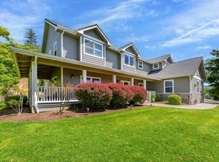 1898 NW Sunview Pl, Grants Pass, OR 97526