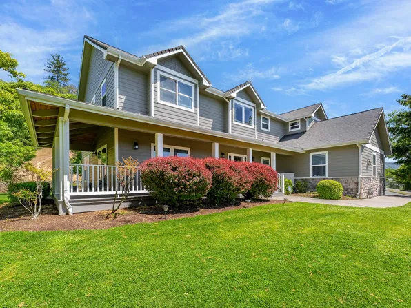 1898 NW Sunview Pl, Grants Pass, OR 97526