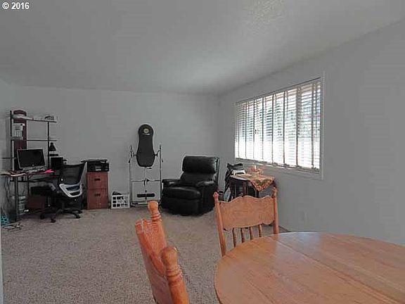 4th image of 2948 SE Cypress St