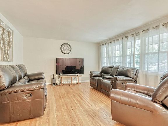 3rd image of 25 Harper Dr