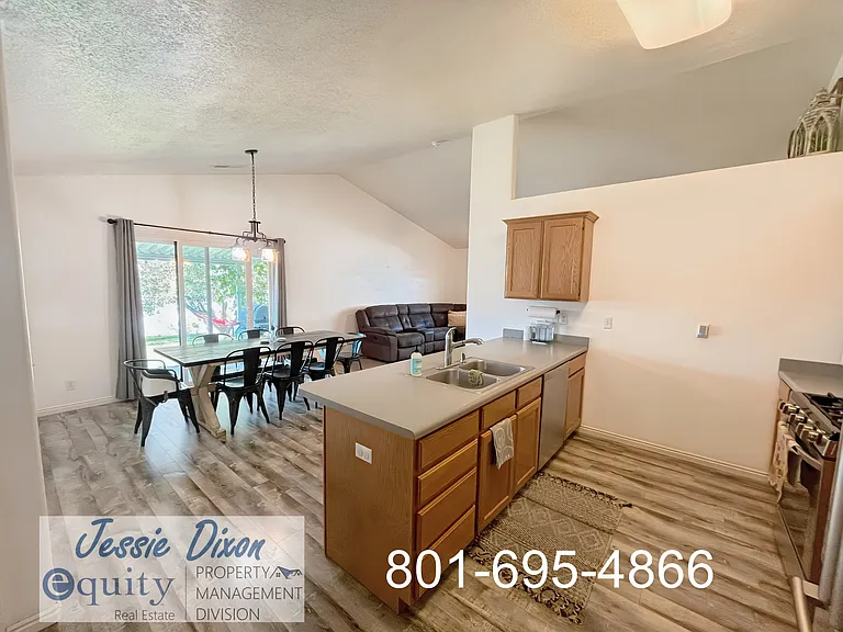 1043 Sharp Mountain Dr — Photo 14
