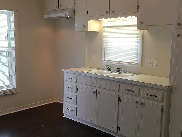 907 B St SE — Photo 7