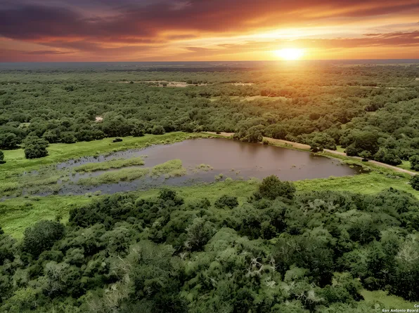 TBD FM 682, Yoakum, TX 77995