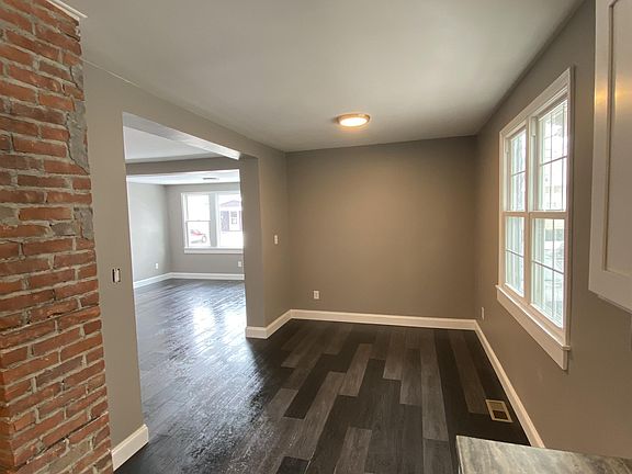 4th image of 292 Willett St #1