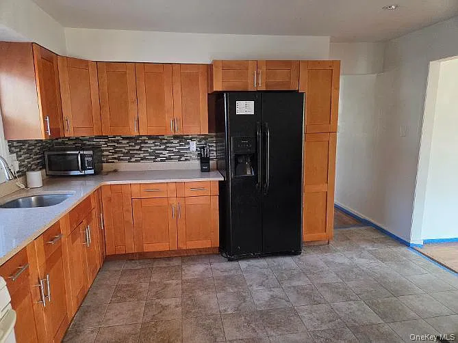 3 bed, 1.5 bath, 4108 sqft, $3,950 — Photo 2