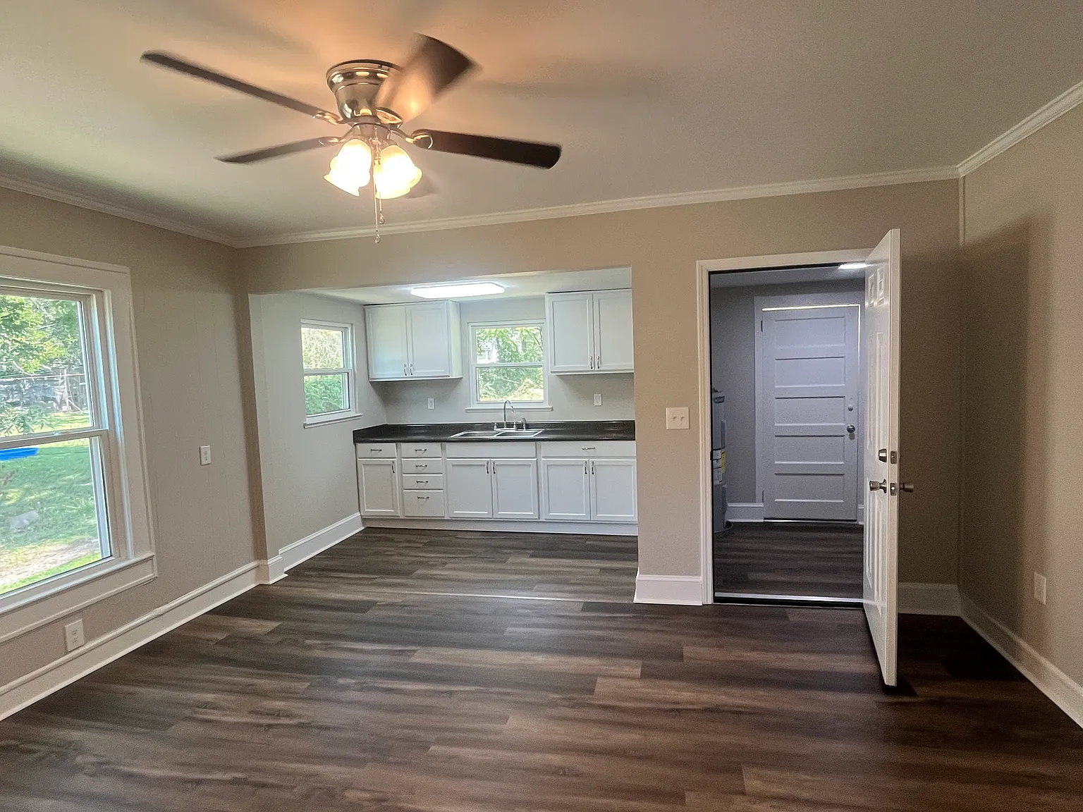 2 bed, 1.5 bath, 1015 sqft, $1,000 — Photo 3