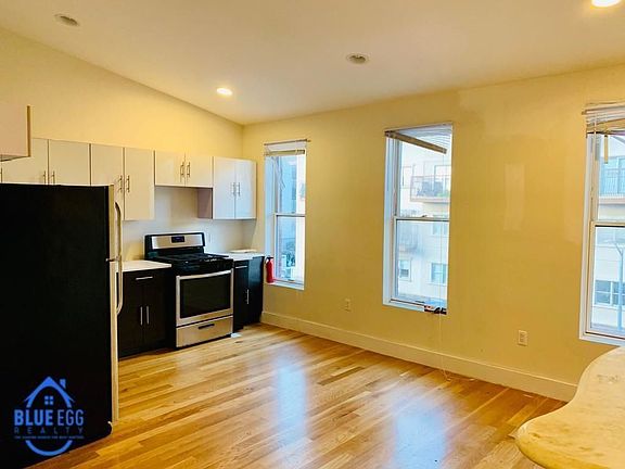4th image of 576 Marcy Ave #2A