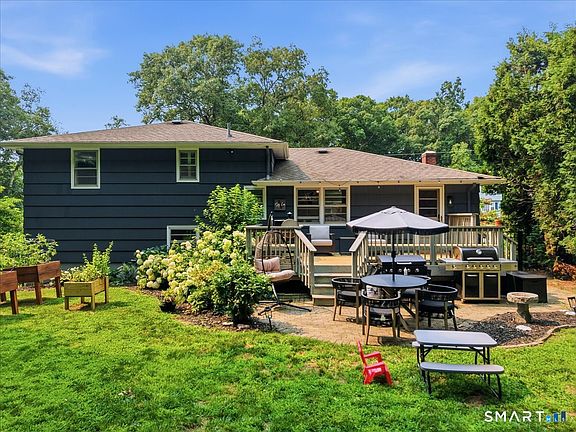 3rd image of 61 Hilltop Road