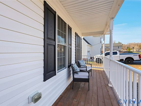 4th image of 109 Saint Charles Pl