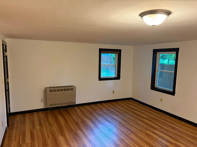 16 Jameson Ave — Photo 4