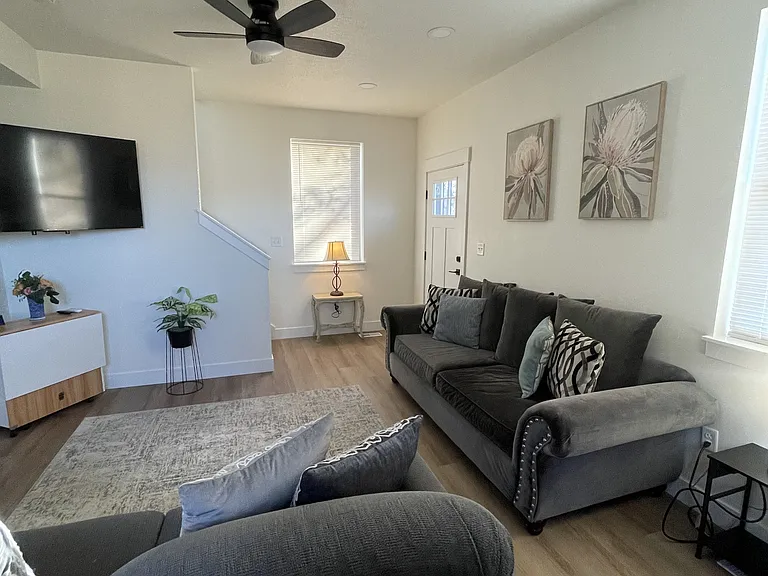 2233 Jefferson Ave #4 — Photo 6