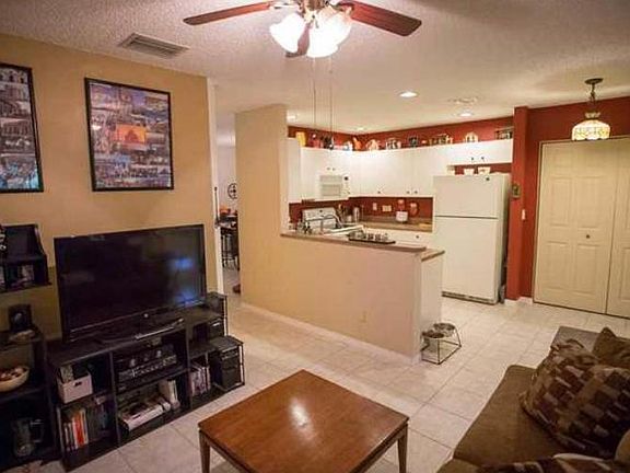 4th image of 883 NW 208th Way #883