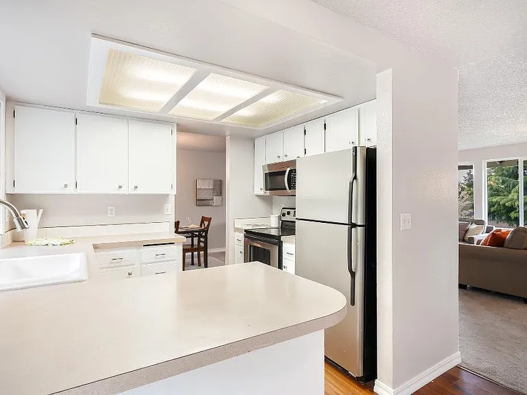 1512 Dayton Ct NE — Photo 2