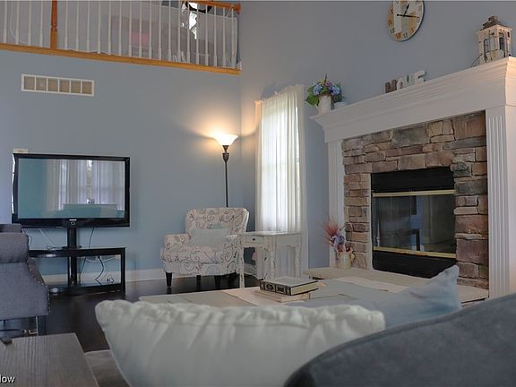 3rd image of 15371 Penny Ln