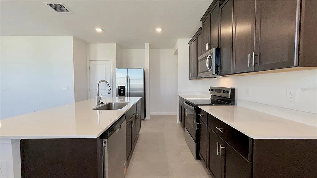 4 bed, 2.0 bath, 1607 sqft, $2,350 — Photo 3