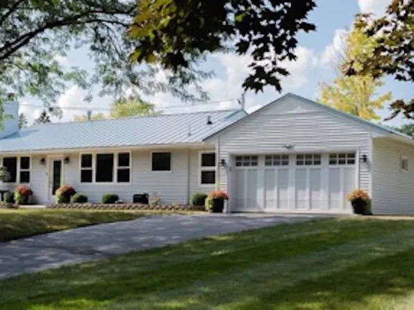 628 Reynoldswood Rd, Dixon, IL 61021