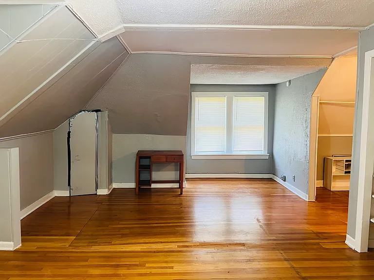 1319 Harbert Ave #5 — Photo 3