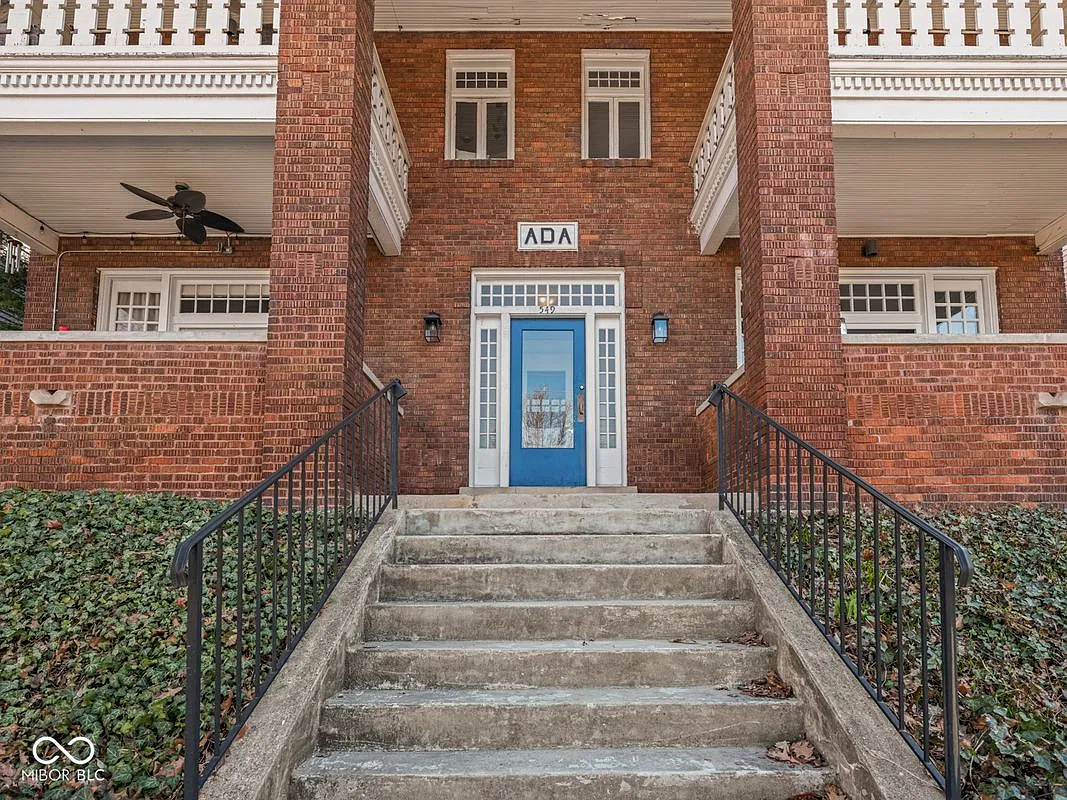 2 bed, 2.0 bath, 1335 sqft, $2,350 — Photo 1