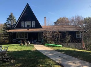 W336N746 Meadow Ln, Delafield, WI 53018