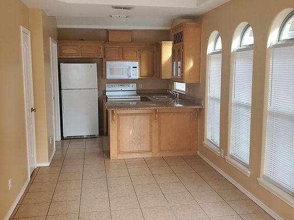 2nd image of 1916 Upland Dr #2