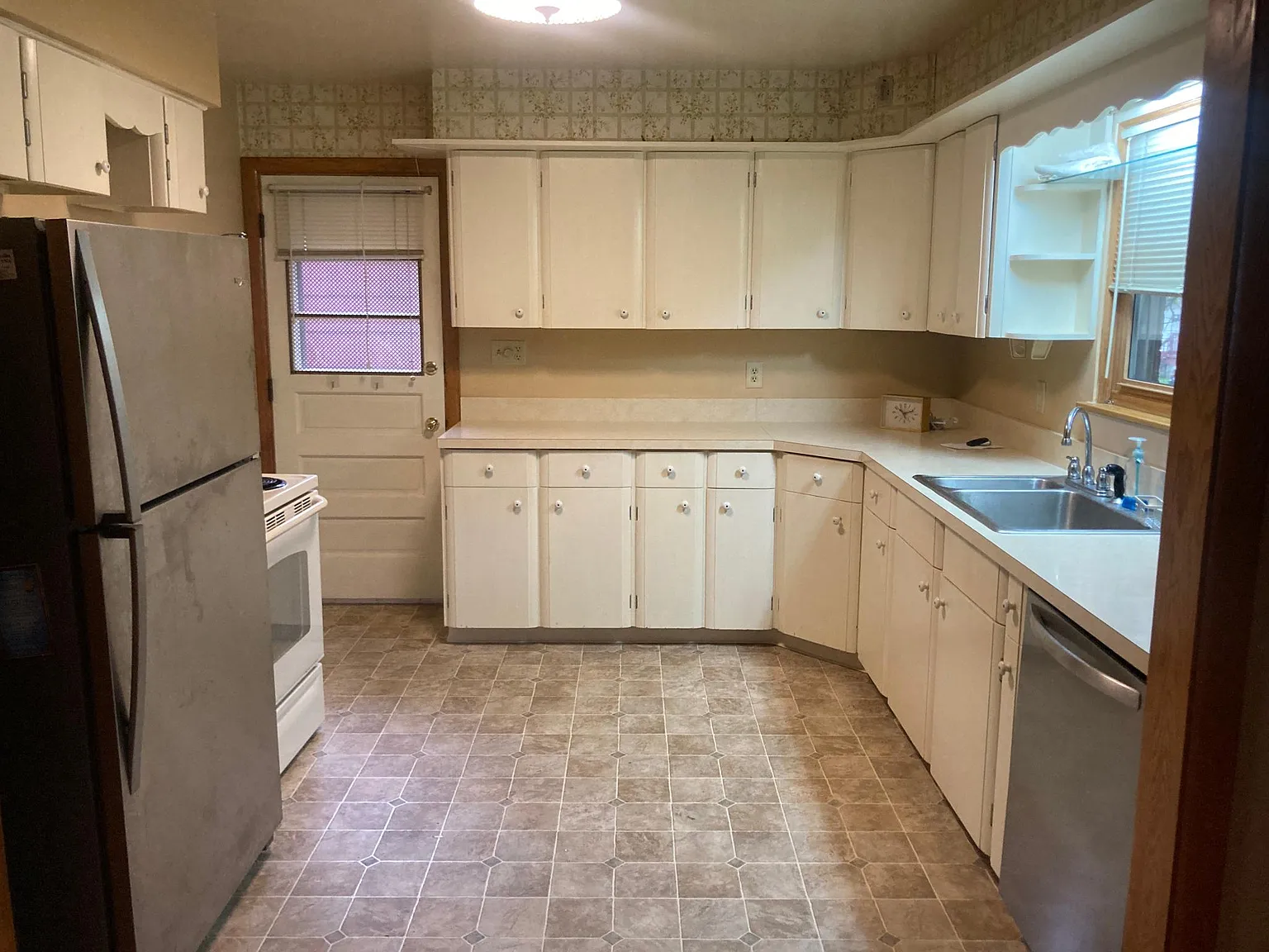 220 Walnut St — Photo 3