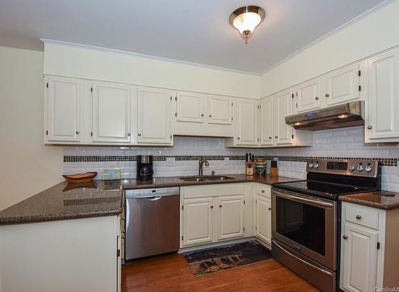 3rd image of 5338 Sandtrap Ln