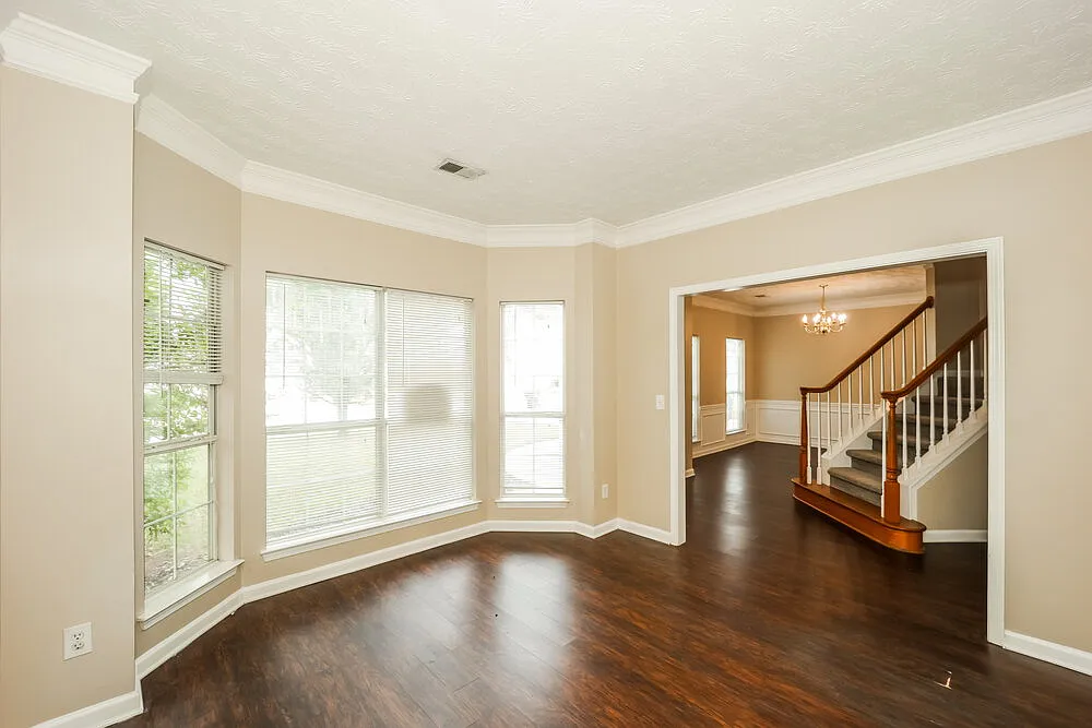 4 bed, 2.5 bath, 2183 sqft, $2,200 — Photo 4