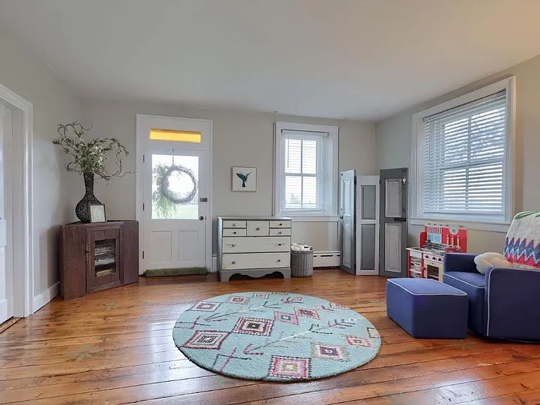 2047 Jarvis Rd — Photo 25