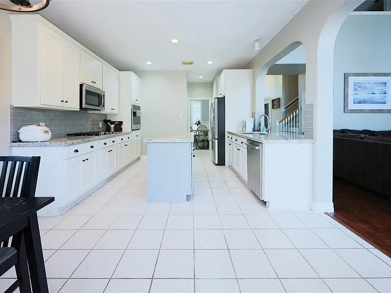 2422 Lansing Cir — Photo 13