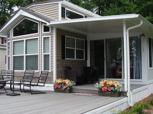 720 Bayside Ln, Coldwater, MI 49036