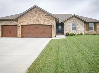 5749 S Cottonwood Dr, Battlefield, MO 65619