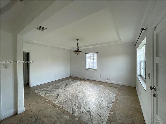2nd image of 1435 NE 177th St