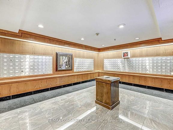 4th image of 430 McLevin Ave #Penthouse 11
