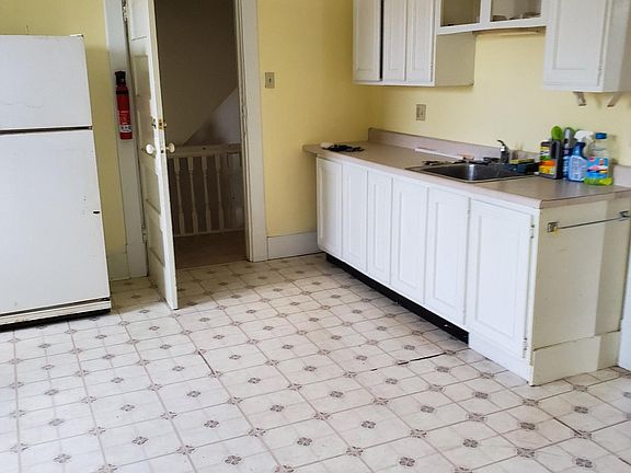 Large eat in kitchen