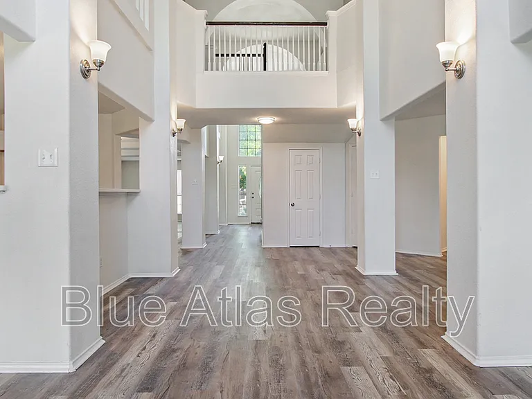 5717 Parkwood Trl — Photo 3