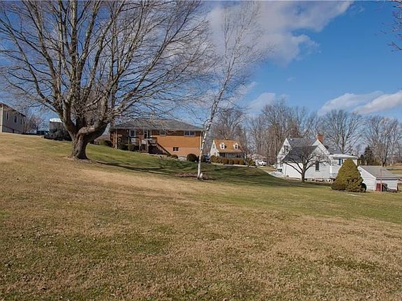 4th image of 212 Holly Pl