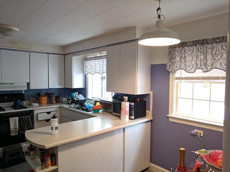 64 Elmwood Ave — Photo 18