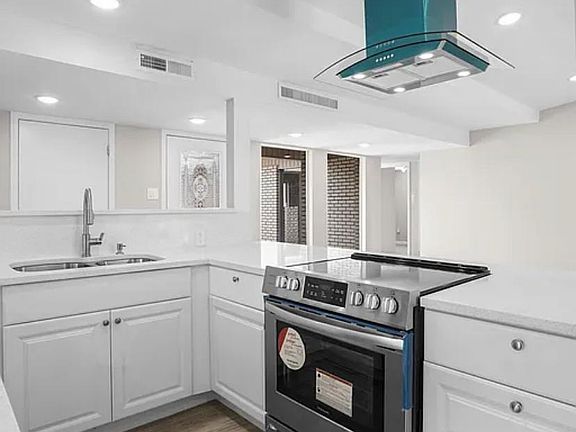 3rd image of 8320 Cielo Vista Dr