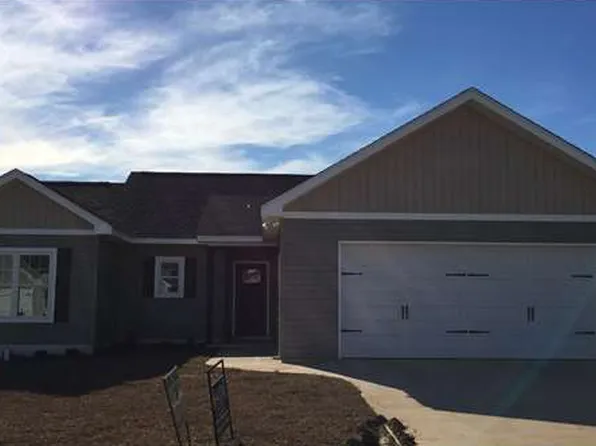 108 Gracebrook Ct, Headland, AL 36345