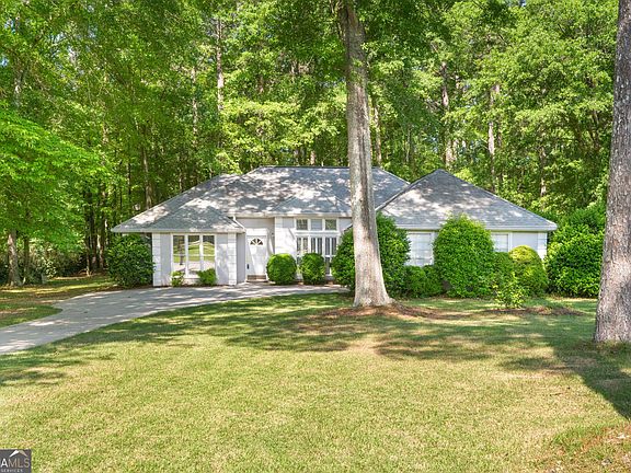 2nd image of 55 Beaubrook Ln