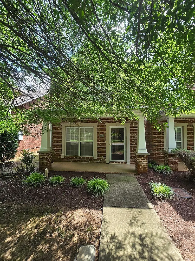 2121 Cason Ln. — Photo 2