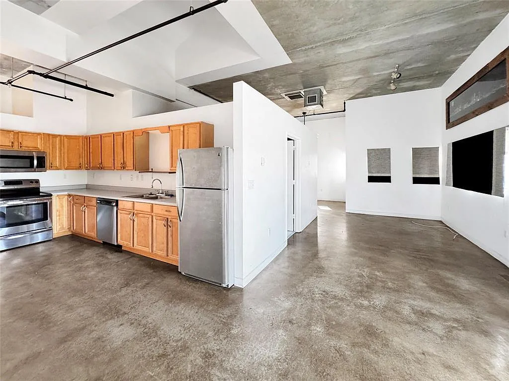 Studio, 1.0 bath, 13248 sqft, $1,999 — Photo 3